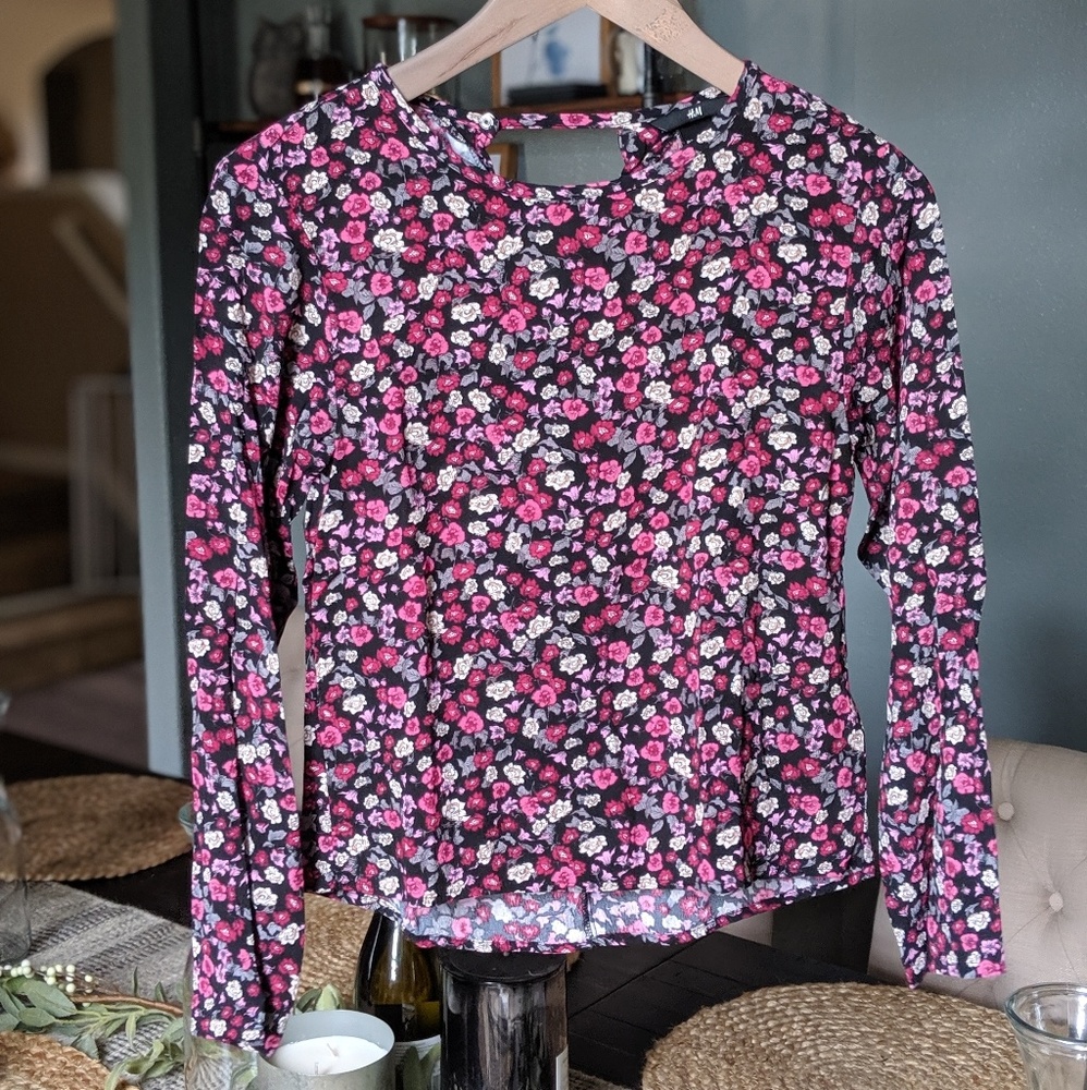 Black and Pink Floral Blouse (xs)